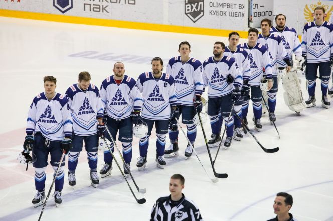 ХК «Динамо-Алтай» отправился на заключительный выездной матч сезона