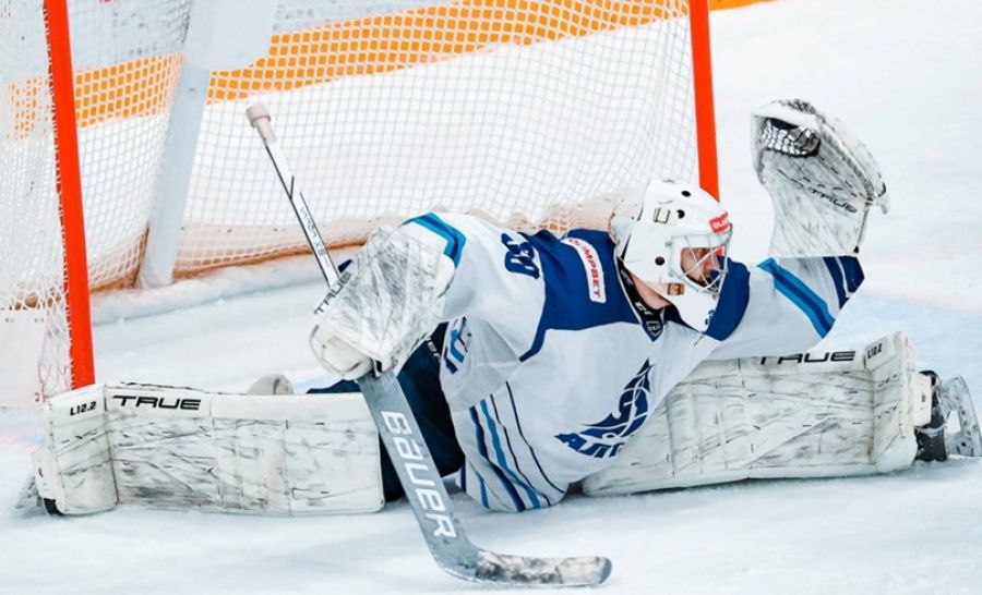 Вратарь ХК «Динамо-Алтай» Никита Дианов рассказал о вратарской конкуренции, смешанных единоборствах и переходе в ВХЛ