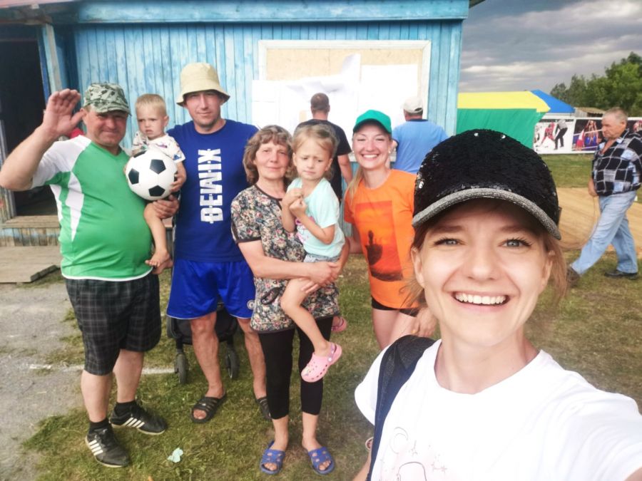 Роман и Нина Крючковы с детьми и внуками. Фото из семейного альбома 