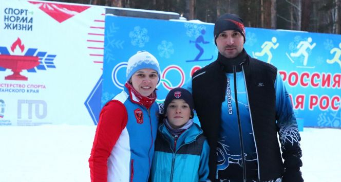 Семья Морро из Михайловского района стала победительницей соревнований олимпиады среди спортивных семей (с мальчиком). Фото: "Алтайский спорт"