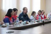 На XXXVII зимней олимпиаде сельских спортсменов в Павловске губернатор Виктор Томенко провёл встречу со спортивными семьями