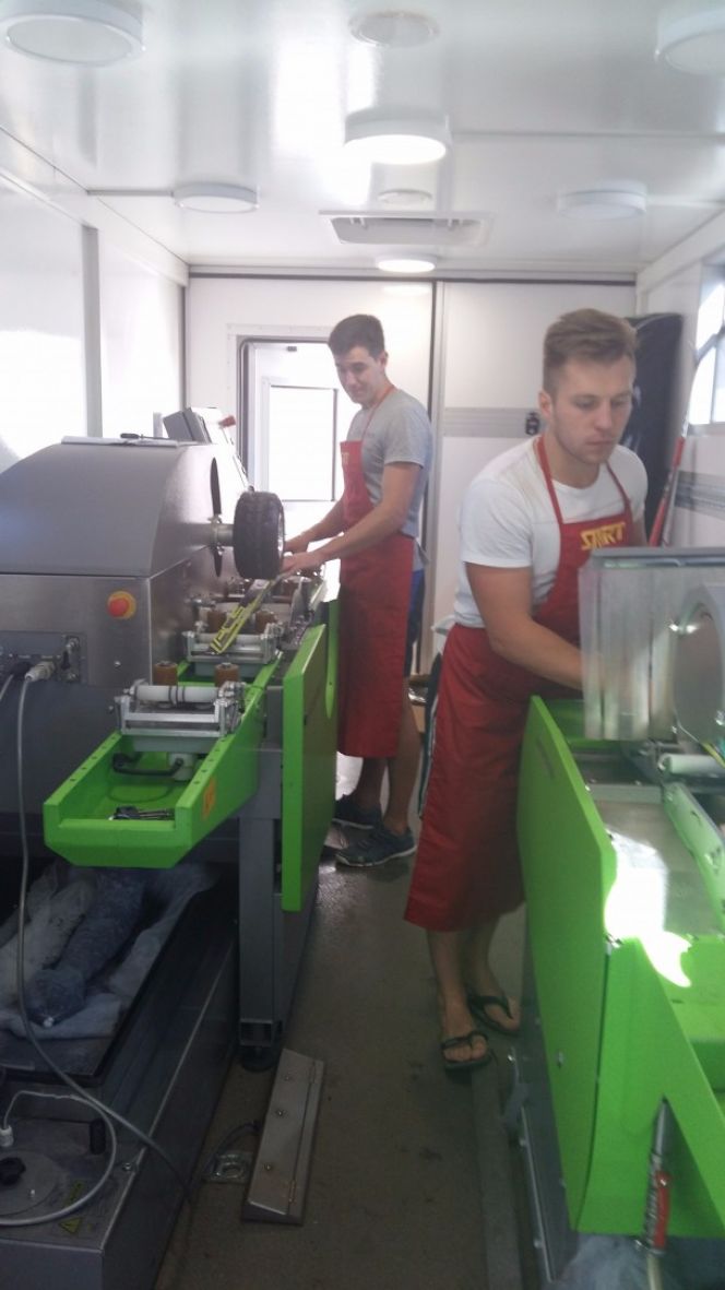 В Алтайском училище олимпийского резерва 29 августа приступил к работе мобильный сервисный центр Олимпийского комитета России для подготовки к соревнованиям беговых лыж спортсменов Алтайского края.