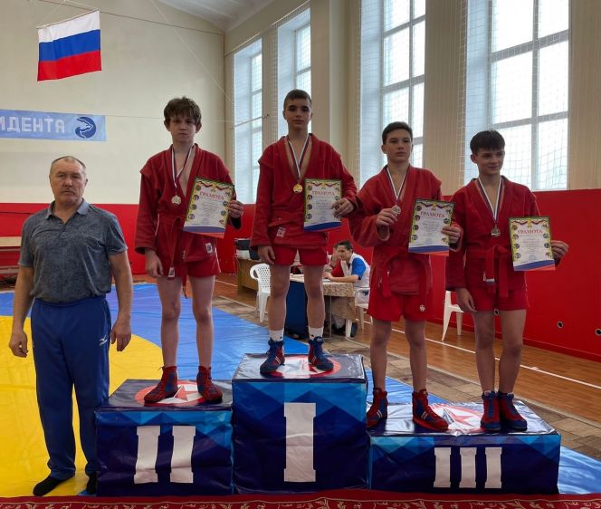 В Заринске завершились соревнования по самбо XLIV краевой спартакиады спортшкол среди юношей и девушек 12–14 лет