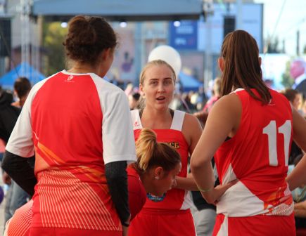 Праздничный стук мячей