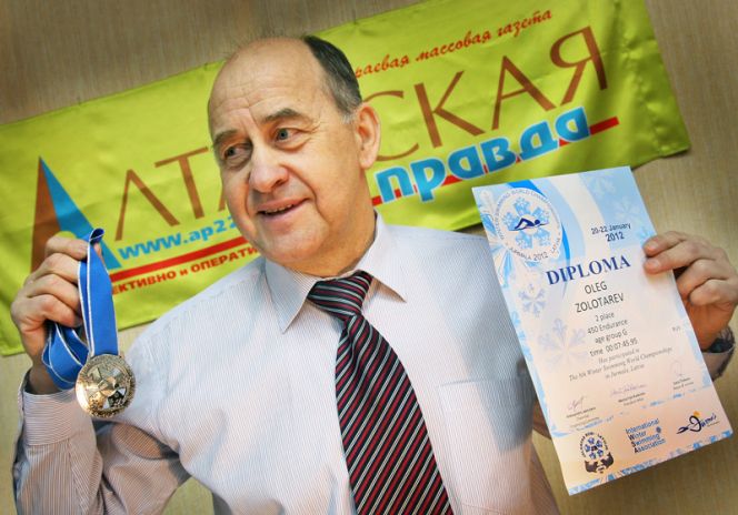 Сохранишь от хворей тело, окунаясь в прорубь смело