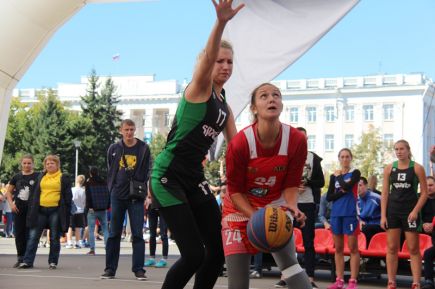 Праздничный стук мячей