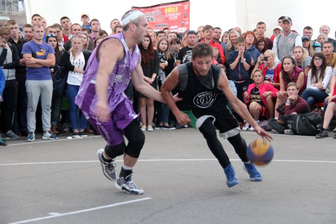 Праздничный стук мячей