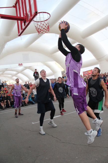 Праздничный стук мячей