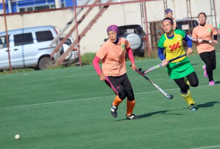 Обыграв в решающем матче соперниц из Казахстана, барнаульский «Коммунальщик» стал обладателем Открытого кубка Алтайского края (фото).