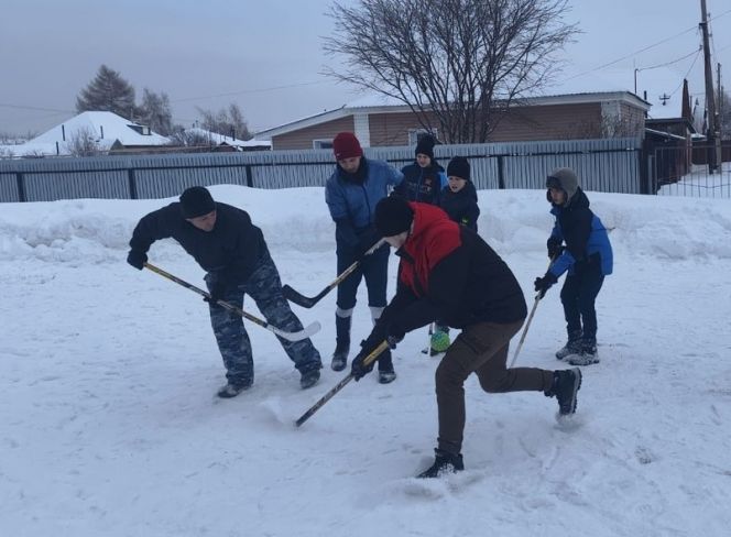 Правильные ориентиры. В Барнауле при поддержке Фонда Президентских грантов провели турнир по хоккею на валенках 
