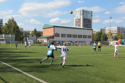 Женская футбольная команда "Алтай" обыграла на своём поле иркутский "Рекорд" - 1:0 (фото). 