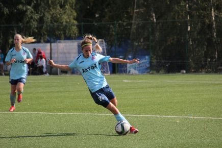 Женская футбольная команда "Алтай" обыграла на своём поле иркутский "Рекорд" - 1:0 (фото). 