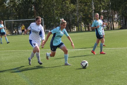 Женская футбольная команда "Алтай" обыграла на своём поле иркутский "Рекорд" - 1:0 (фото). 