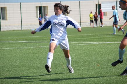 Женская футбольная команда "Алтай" обыграла на своём поле иркутский "Рекорд" - 1:0 (фото). 