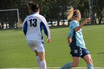 Женская футбольная команда "Алтай" обыграла на своём поле иркутский "Рекорд" - 1:0 (фото). 