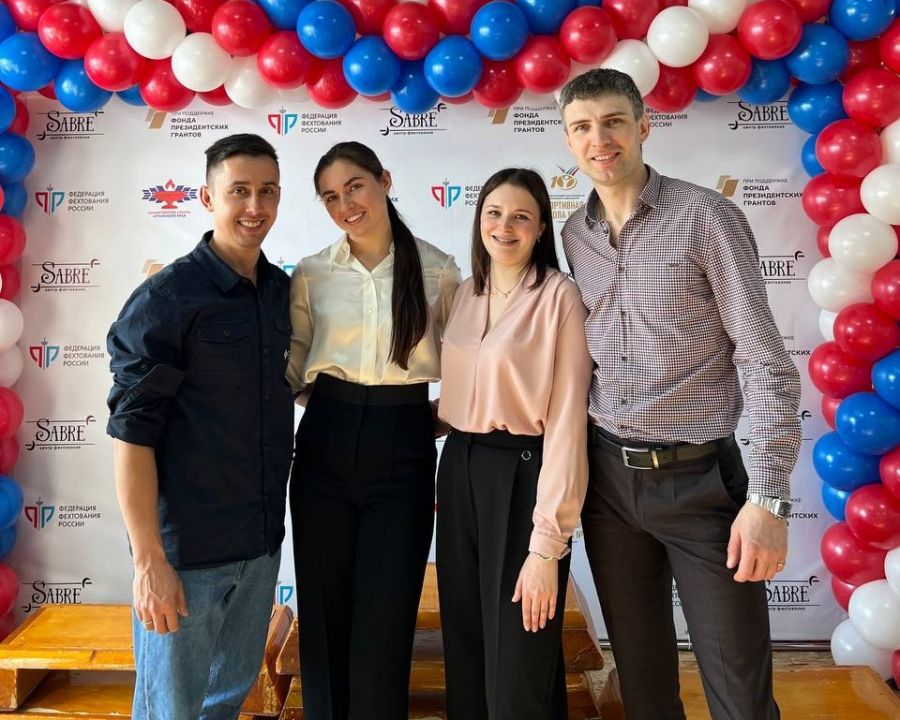 Открытие турнира «Фехтование — образ жизни". Слева направо: Станислав Кокорин, София Позднякова, Александра и Евгений Сазоновы. Фото из соцсетей Софии Поздняковой