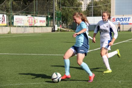 Женская футбольная команда "Алтай" обыграла на своём поле иркутский "Рекорд" - 1:0 (фото). 