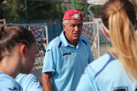 Женская футбольная команда "Алтай" обыграла на своём поле иркутский "Рекорд" - 1:0 (фото). 