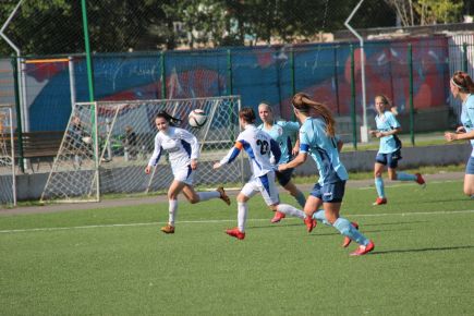 Женская футбольная команда "Алтай" обыграла на своём поле иркутский "Рекорд" - 1:0 (фото). 