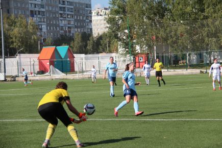 Женская футбольная команда "Алтай" обыграла на своём поле иркутский "Рекорд" - 1:0 (фото). 