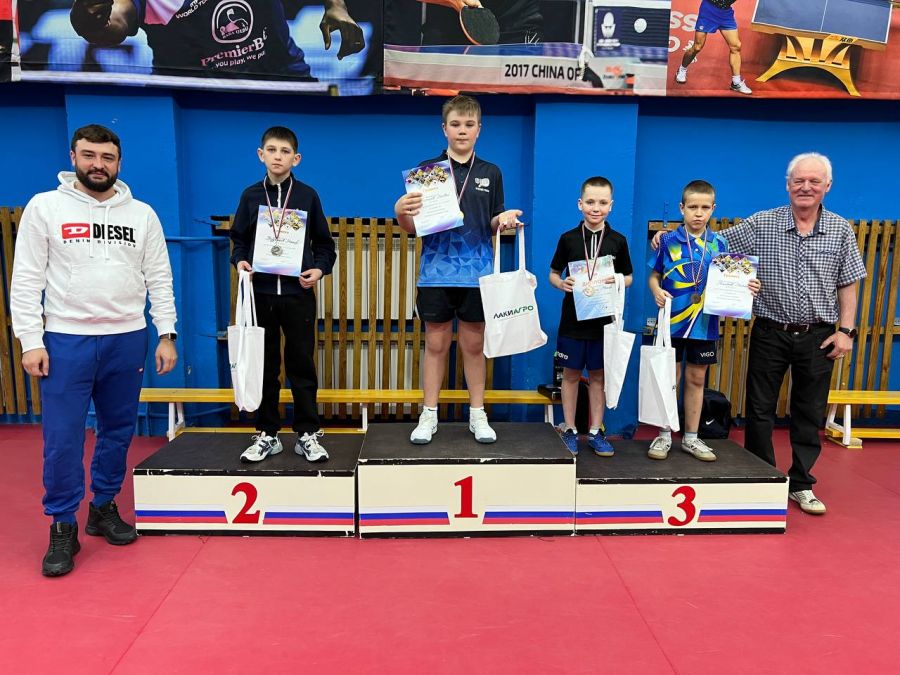 Марафон тенниса. В Барнауле провели три юношеских турнира краевого статуса 