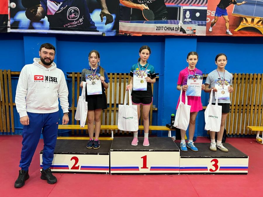 Марафон тенниса. В Барнауле провели три юношеских турнира краевого статуса 