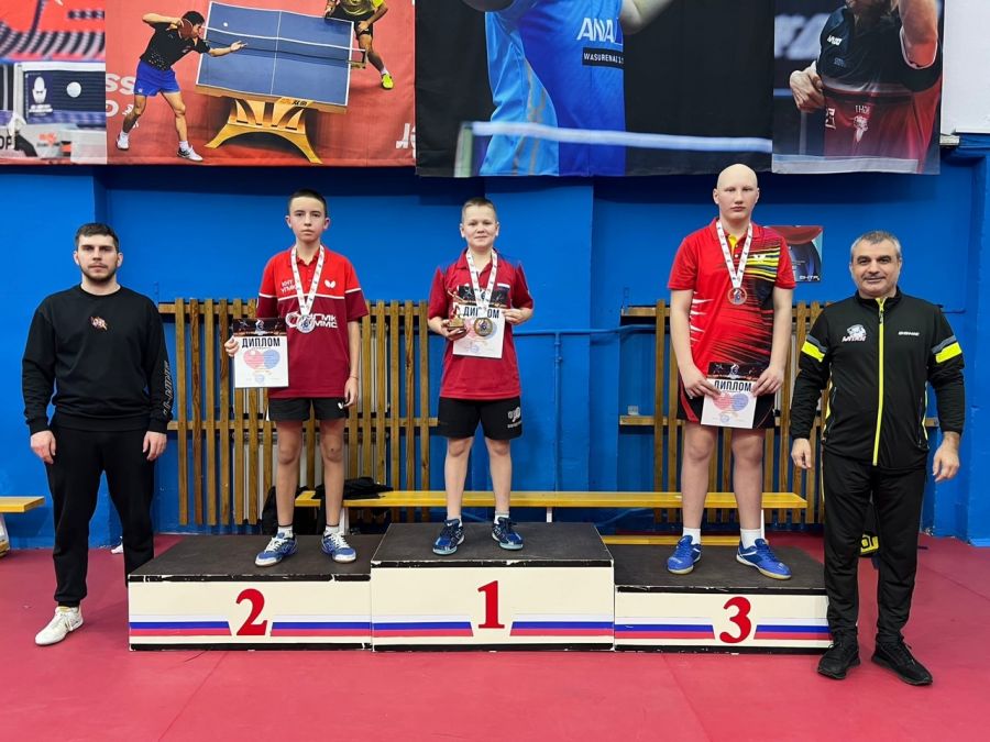 Марафон тенниса. В Барнауле провели три юношеских турнира краевого статуса 