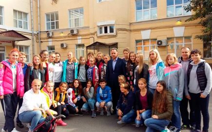 Воспитанницы СДЮШОР "Юность Алтая" пообщались с министром спорта России Виталием Мутко.