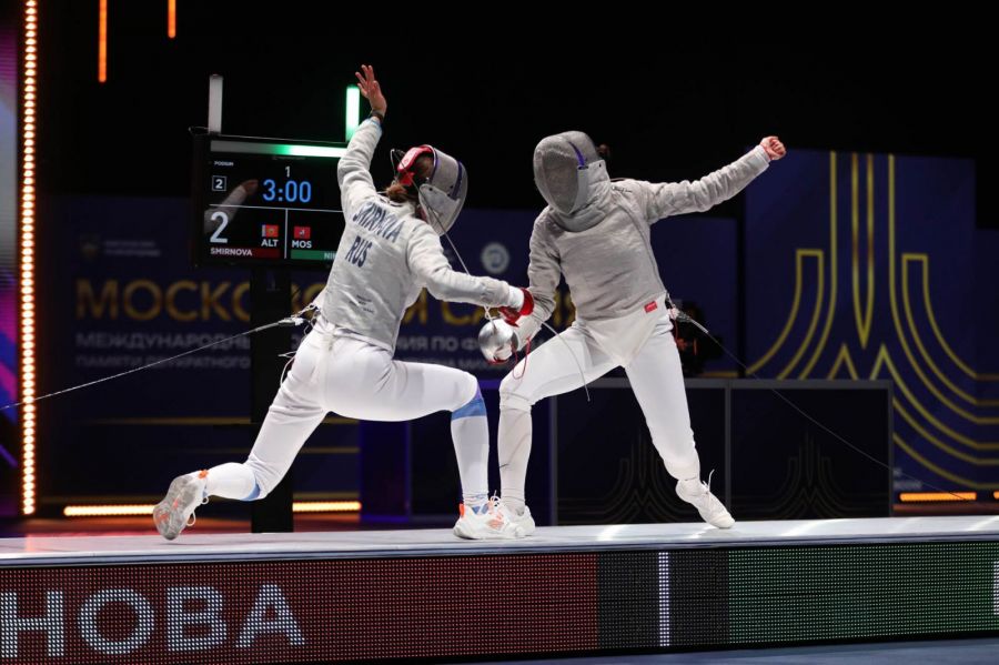 Поединок Анна Смирнова (слева) - Ольга Никитина. Фото: Федерация фехтования России