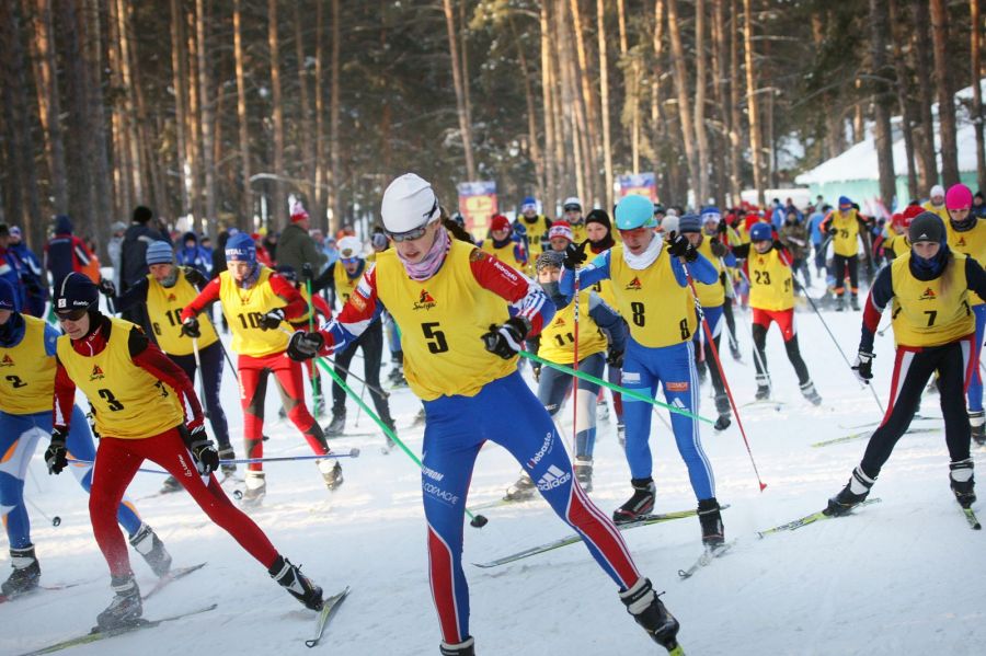 Сельская олимпиада 2013 года в Ребрихе. Марина Пилявина бежит под номером три. Фото: Евгений Налимов/ "Алтайская правда"