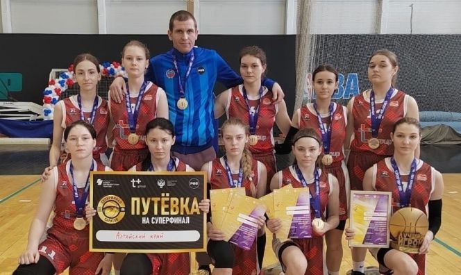 Команда девушек Благовещенской СОШ №2 выиграла окружной финал «КЭС-Баскет». У юношей барнаульской СОШ №37 серебряные медали