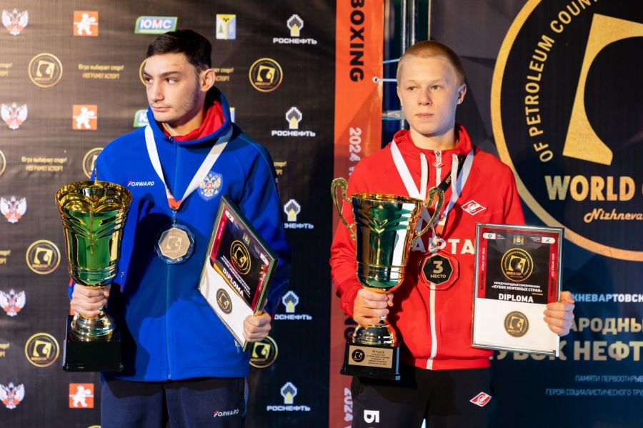 Александр Бушукин (справа) - бронзовый призер турнира в Нижневартовске. Фото: Федерация бокса России