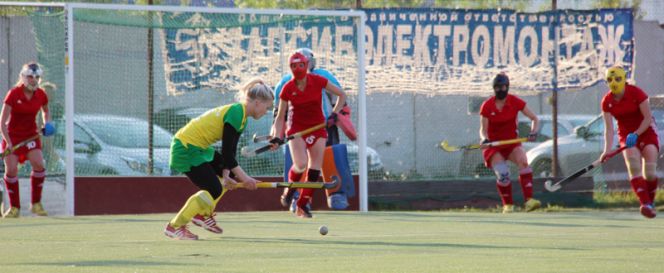 Алтайская хоккеистка Ирина Осипова забила гол в матче Мировой лиги.