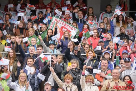 Сергей Тарасов победил в масс-старте "Гонки легенд" (фото).