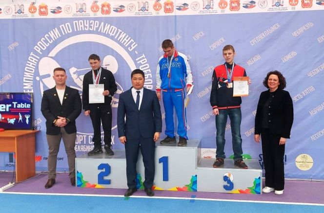 Константин Важенин - победитель чемпионата России по пауэрлифтингу среди спортсменов  с нарушением зрения, Антон Коротеев - первенства 
