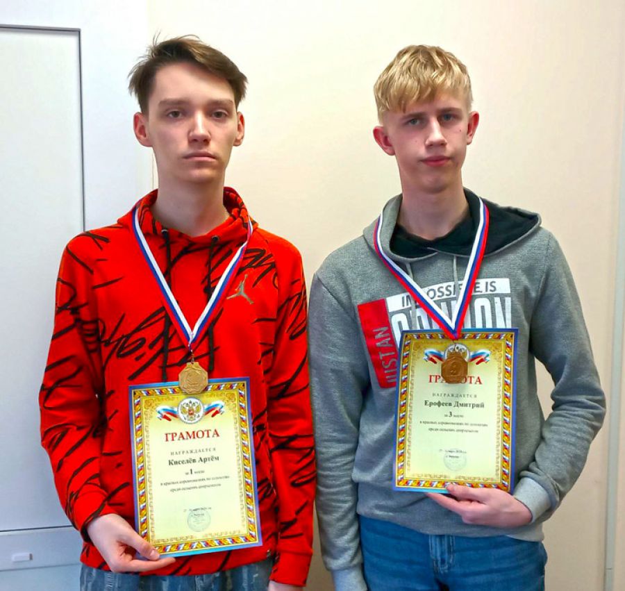 Артём Киселёв из Ребрихинского района выиграл сельское первенство края по шахматам