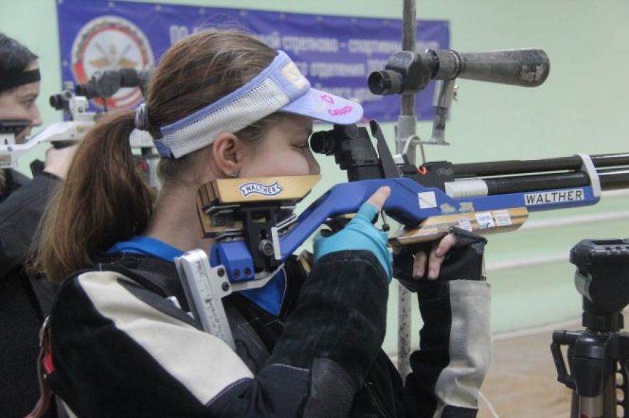 Ирина Терехова - чемпионка и рекордсменка края среди женщин по стрельбе из пневматической винтовки. Фото: Виталий Дворянкин/ "Алтайский спорт"