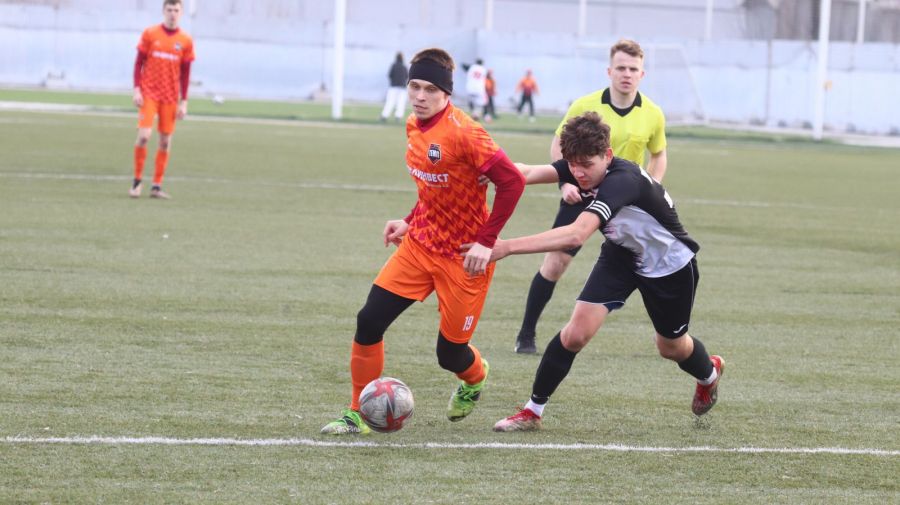 Фрагменты матча "Темп" - "Полимер-М" (5:1). Фото: Александр Чёрный/"Алтайский спорт"