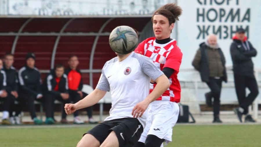 Фрагменты матча "Полимер" - "Чита" (1:1). Фото: Александр Чёрный/"Алтайский спорт"