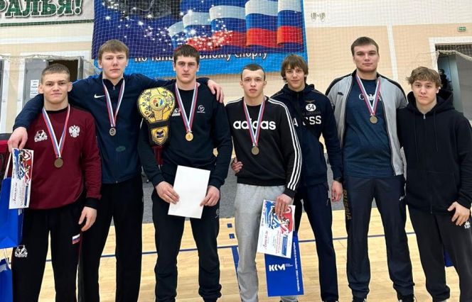 Алтайские борцы завоевали пять медалей на всероссийском юниорском турнире памяти Николая Парышева