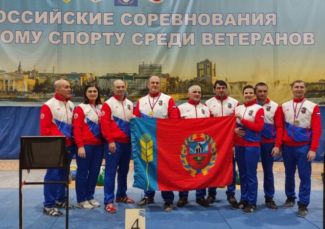 Твёрдая рука. Гиревики-ветераны региона успешно выступили на турнире в Чебоксарах 