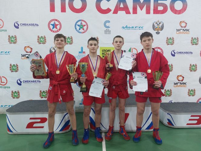 Восемь медалей на счету борцов Алтайского края на первенстве Сибири U14. Команда юношей вторая в общем зачёте 