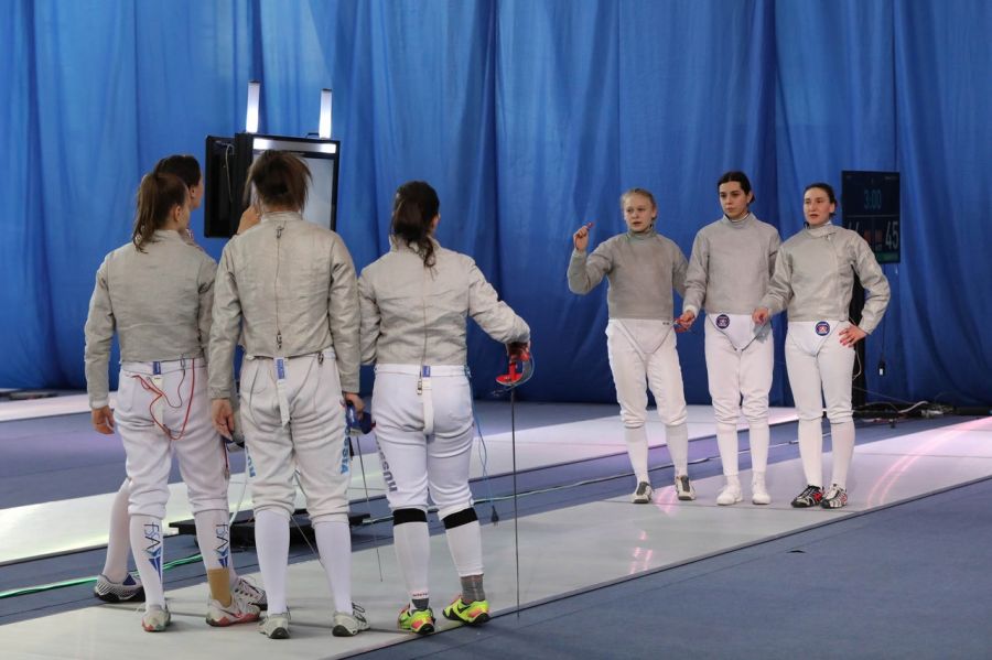 Приветствие перед матчем. Фото: Федерация фехтования России