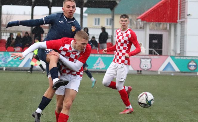 Фрагменты матча "Полимер" - "Распадская". Фото: Александр Чёрный