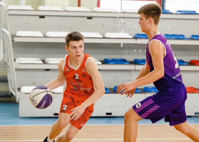 Фрагменты матча Алтайский край - Республика Крым. Фото: "КЭС-Баскет"