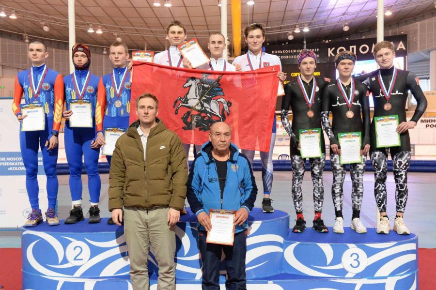 Юниорская команда Алтайского края в составе Константина Афанасьева, Александра Понаморенко и Тимура Миндигалиева - серебряный призер Кубка Союза конькобежцев России 2024 года в командном забеге на 8 кругов 