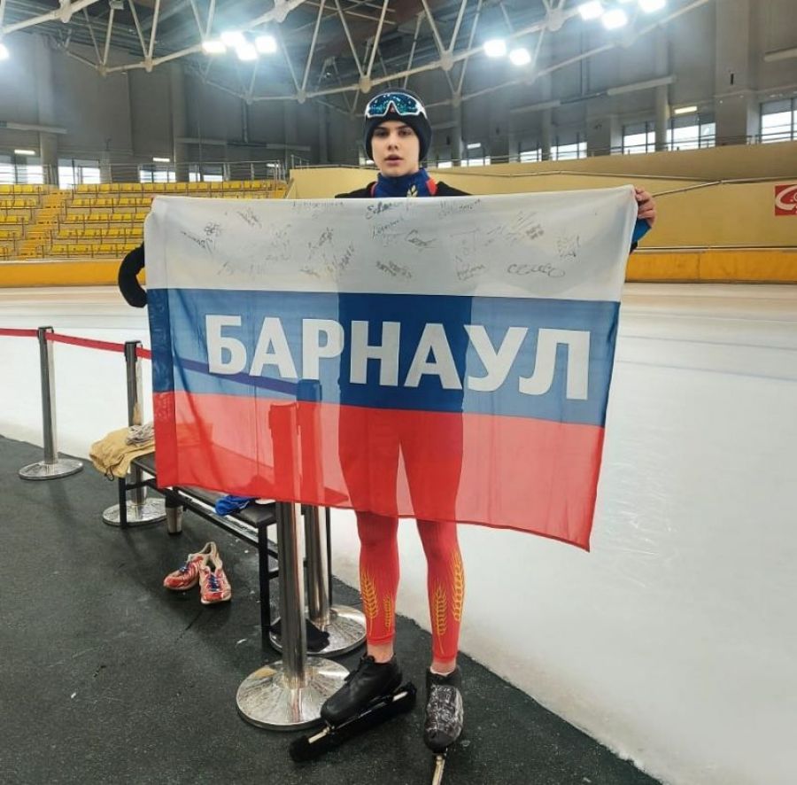 Воспитанник Елены Комаровской Егор Хромин - победитель Всероссийских соревнований "Серебряные коньки" 2024 года.