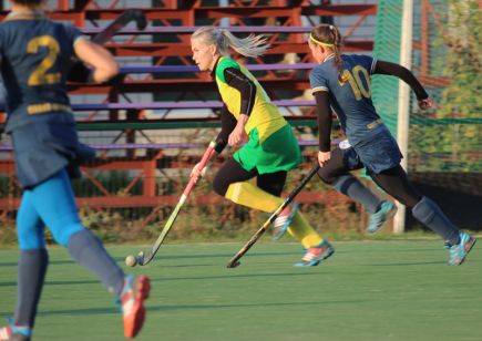 Хоккеистки "Коммунальщика" в повторной встрече уступили питерскому "Метрострою" - 4:7 (фото).