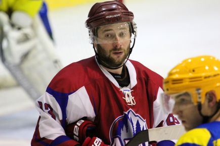 В первом домашнем матче сезона "Алтай" со счётом 4:2 обыграл "Челны" (фото).