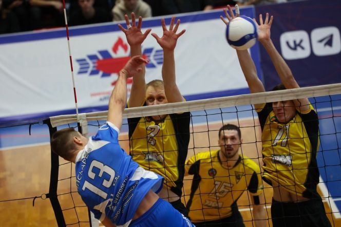 2 мая. Барнаул. СК «Победа». Чемпионат России. Мужчины. Высшая лига «А». Суперфинал. Третий матч серии. «Университет» (Барнаул) – МГТУ (Москва)